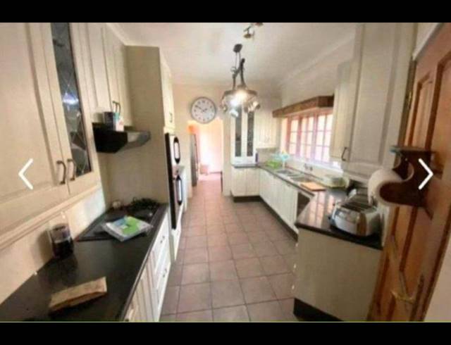 5 BEDROOM HOUSE FOR SALE IN OBERHOLZER